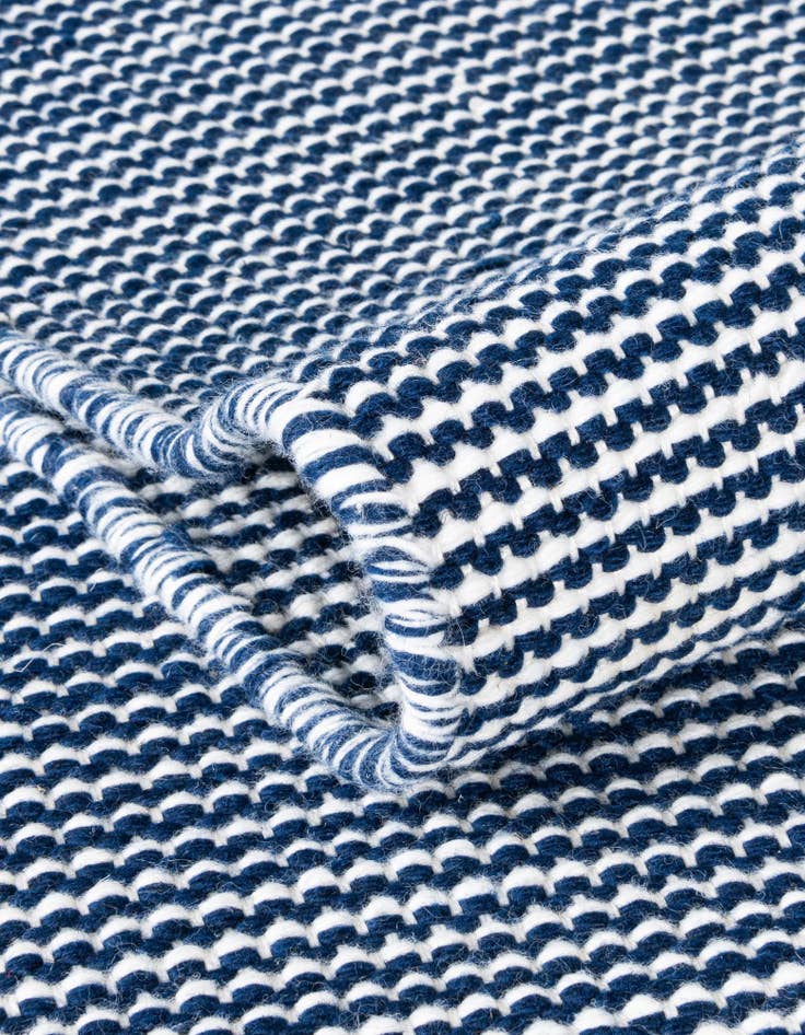 Detail image of 10' x 10'  Washable Jill Zarin Palm Springs Indoor / Outdoor Round Rug