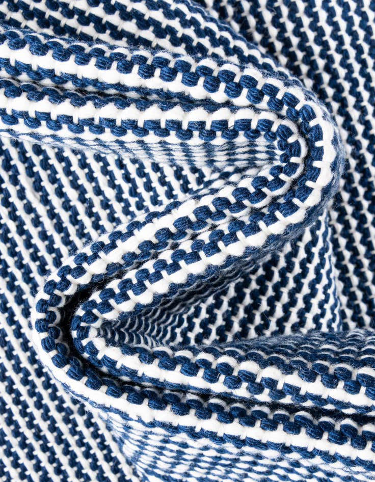 Detail image of 10' x 10'  Washable Jill Zarin Palm Springs Indoor / Outdoor Round Rug