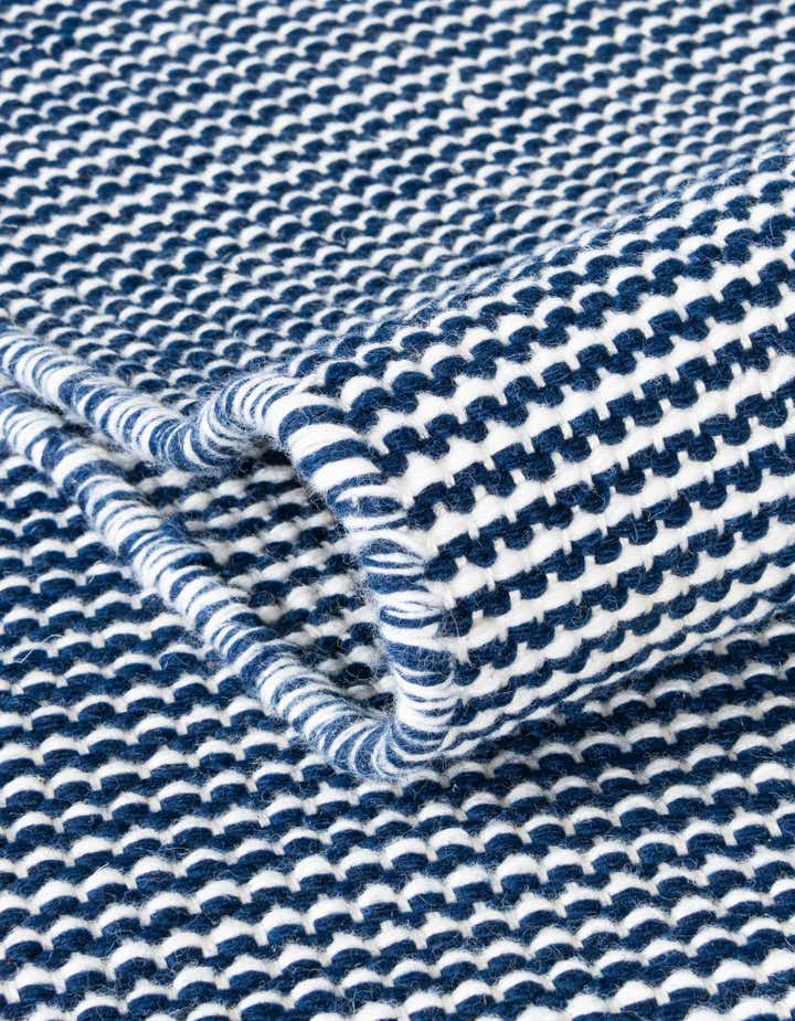 2' 7 x 10' Easy-Clean Jill Zarin Palm Springs Indoor / Outdoor Runner Rug