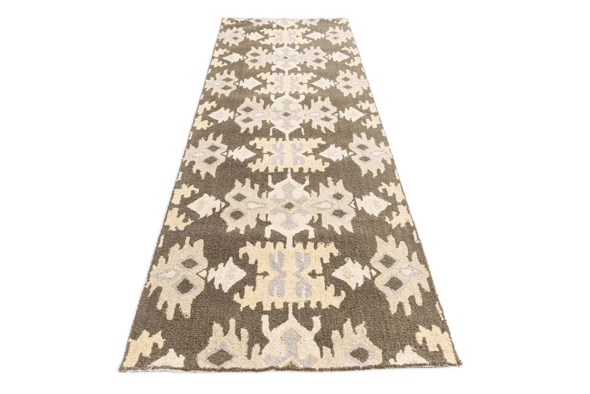 2' 7 x 8' Luna Runner Rug
