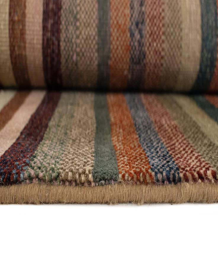 Detail image of 4' 1 x 5' 9 Aatish Wool Rug