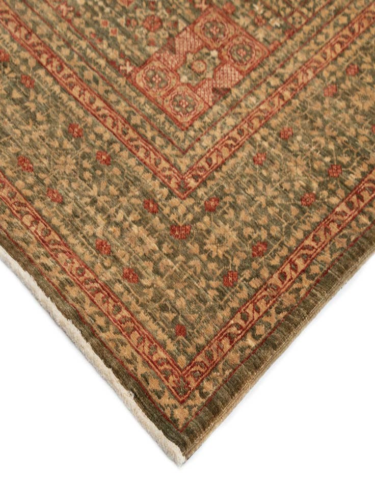 Detail image of 4' 9 x 6' 8 Amina Rug