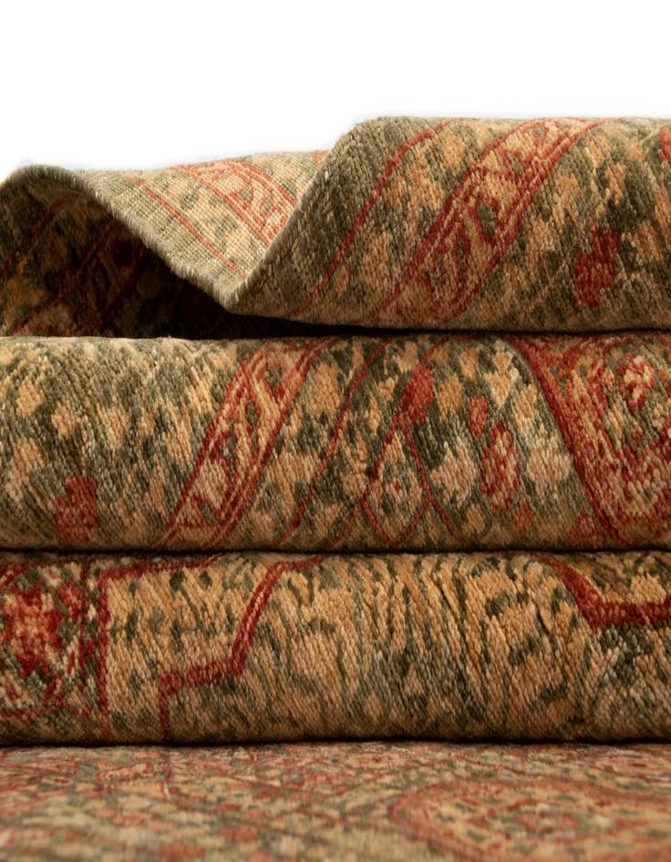 Detail image of 4' 9 x 6' 8 Amina Rug