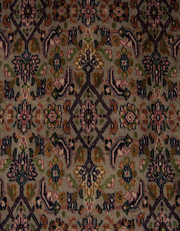 Detail image of 6' 7 x 9' 10  Hand Knotted Farahan Wool Rug