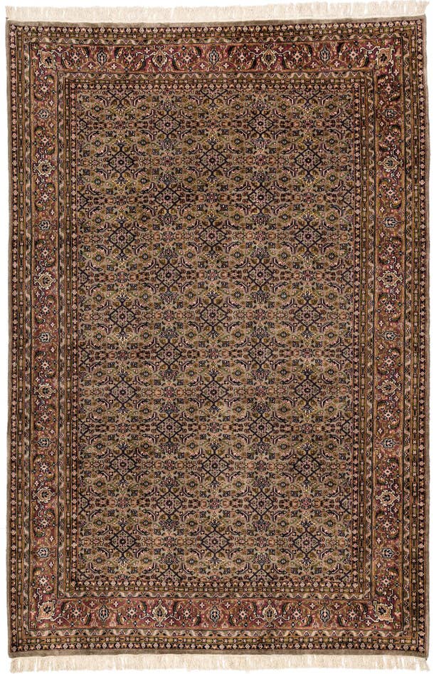 Detail image of 6' 7 x 9' 10 Hand Knotted Farahan Wool Rug