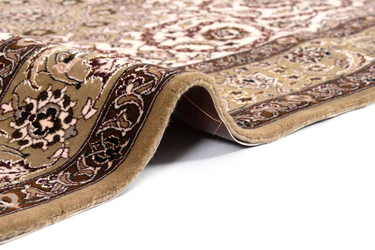 Detail image of 3' 6 x 5' 9 Isfahan Rug