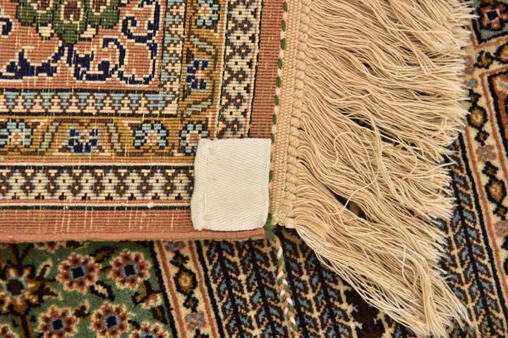 4' 7 x 6' 9 Hand Knotted Kashmir Oriental Wool Rug