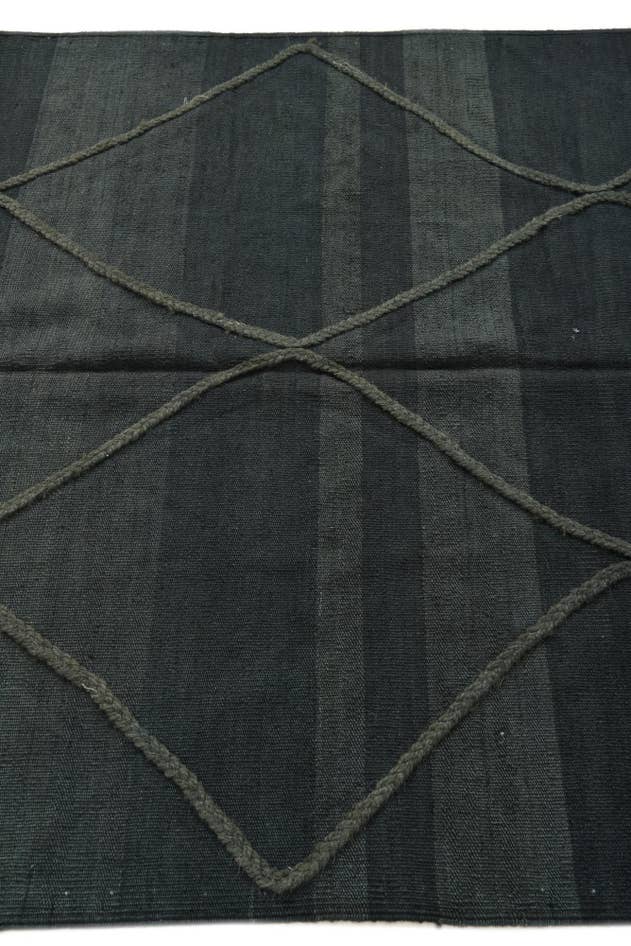 Detail image of 4' 4 x 6' Hand Woven Kilim Modern Wool Rug