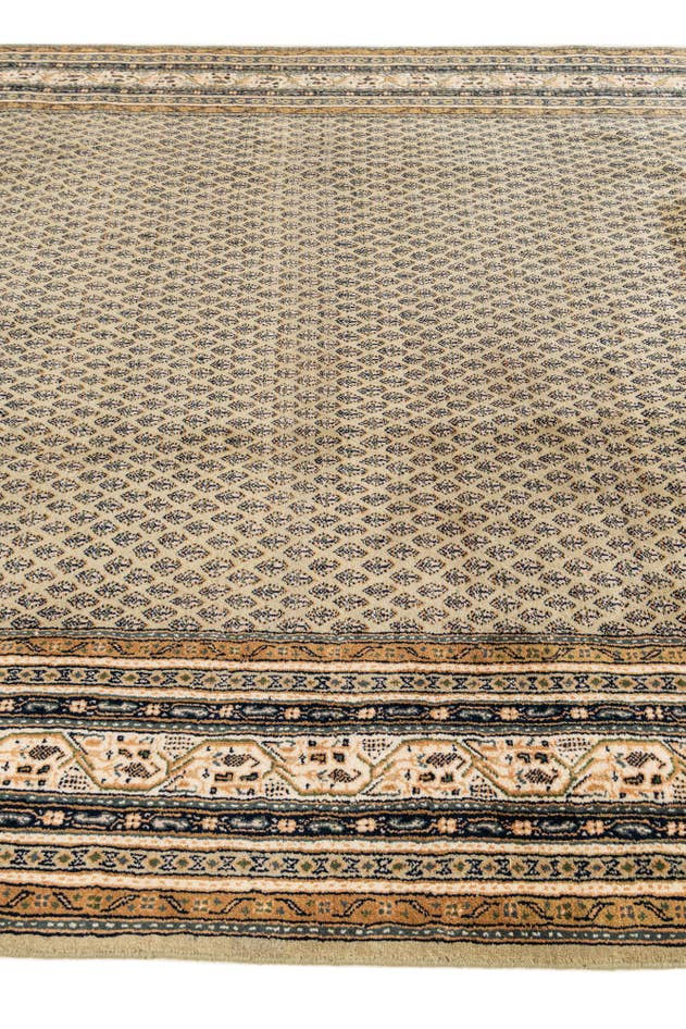 Detail image of 6' 7 x 9' 9 Hand Knotted Mir Wool Rug