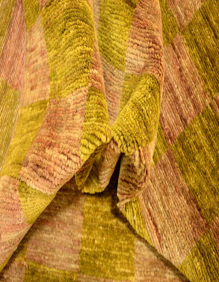 Detail image of 3' 2 x 4' 10  Hand Knotted Modern Ziegler Oriental Rug