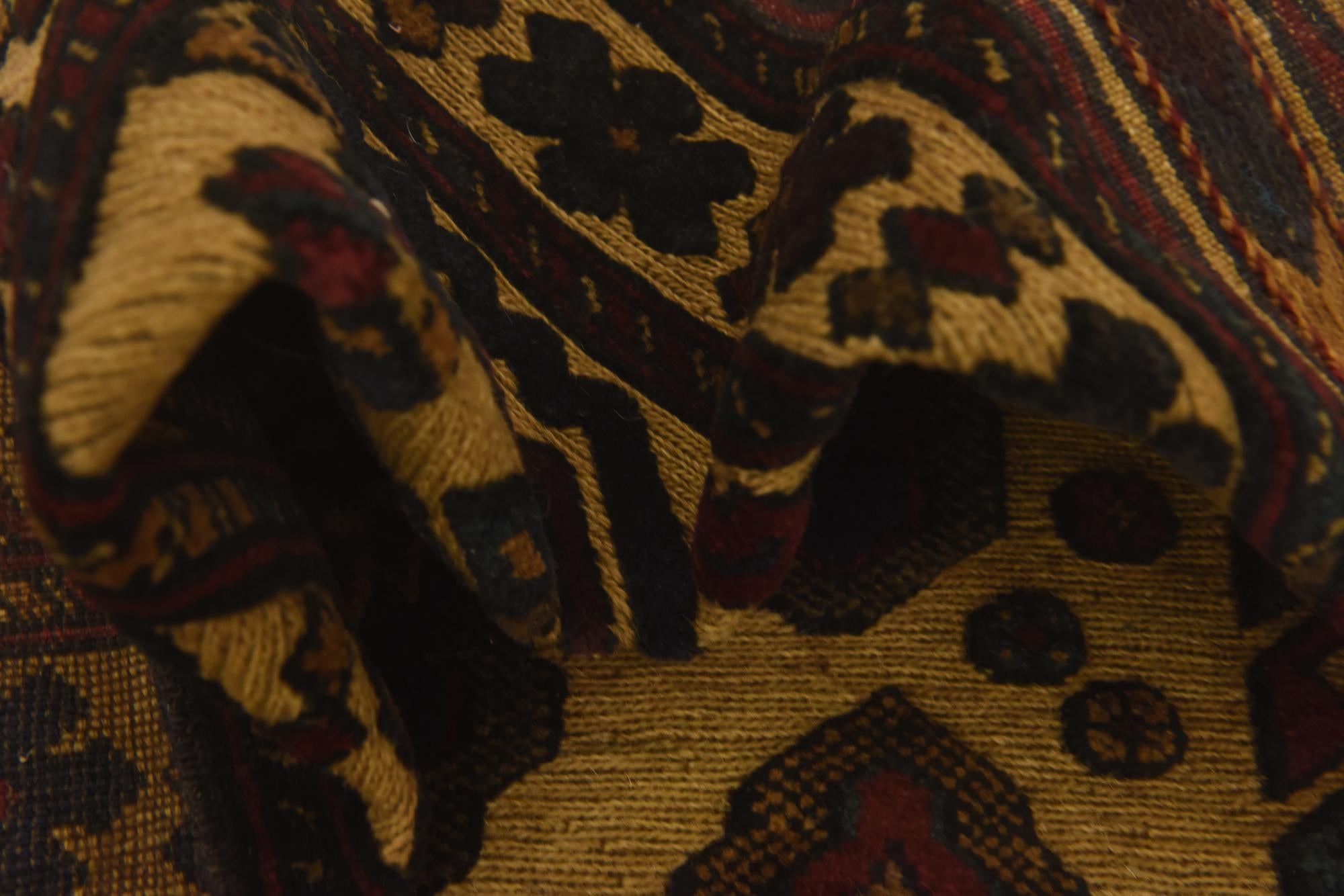 2' 8 x 4' 5 Hand Knotted Sumak Wool Rug
