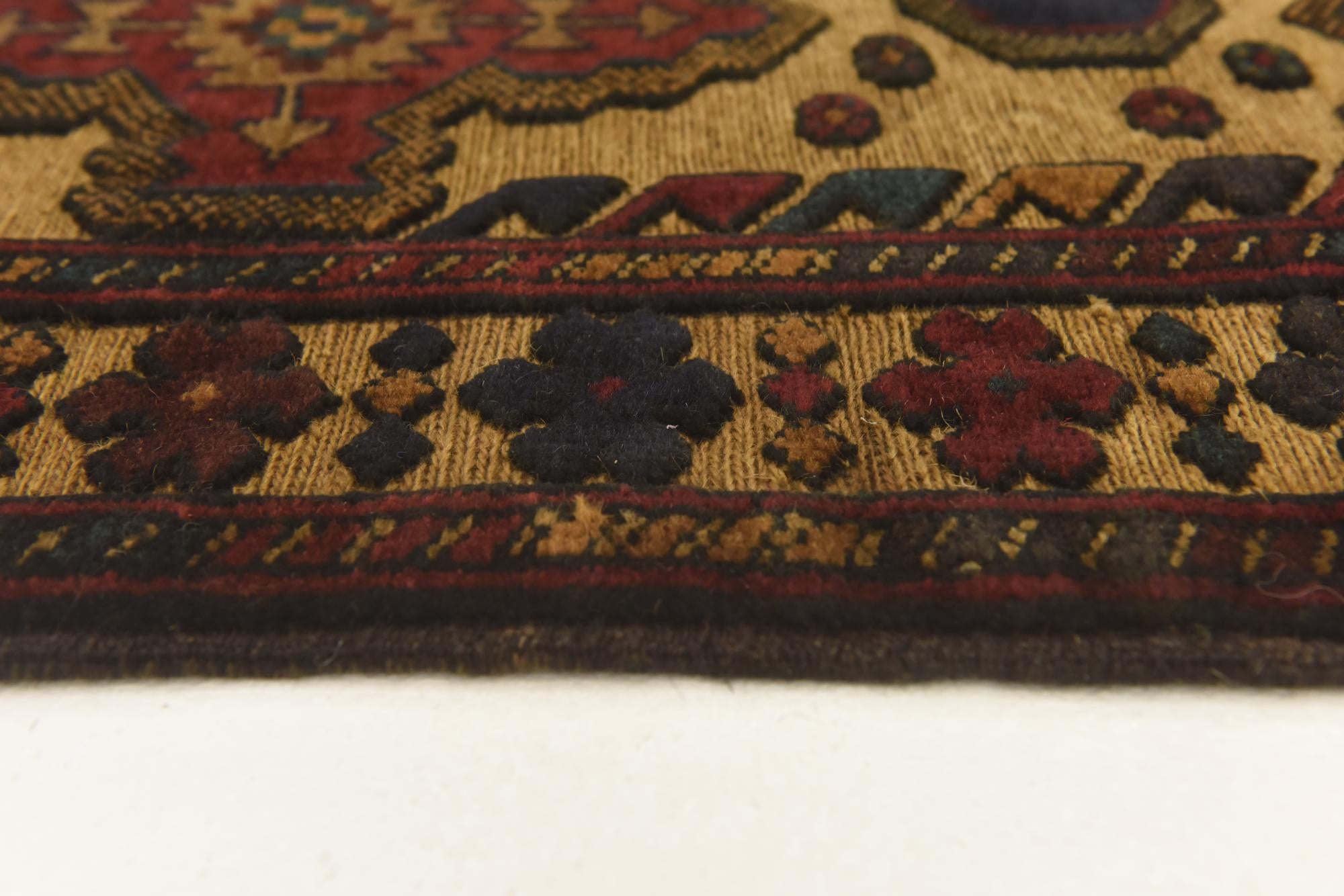 2' 8 x 4' 5 Hand Knotted Sumak Wool Rug