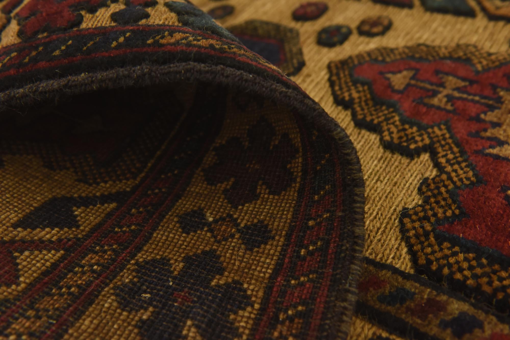 2' 8 x 4' 5 Hand Knotted Sumak Wool Rug