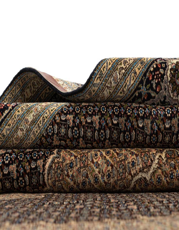 Detail image of 6' 8 x 9' 11 Tabriz Mahi Rug