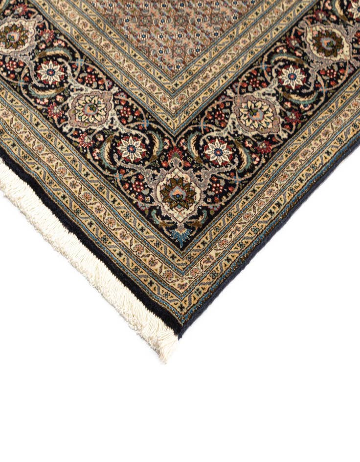 Detail image of 6' 8 x 9' 11 Tabriz Mahi Rug