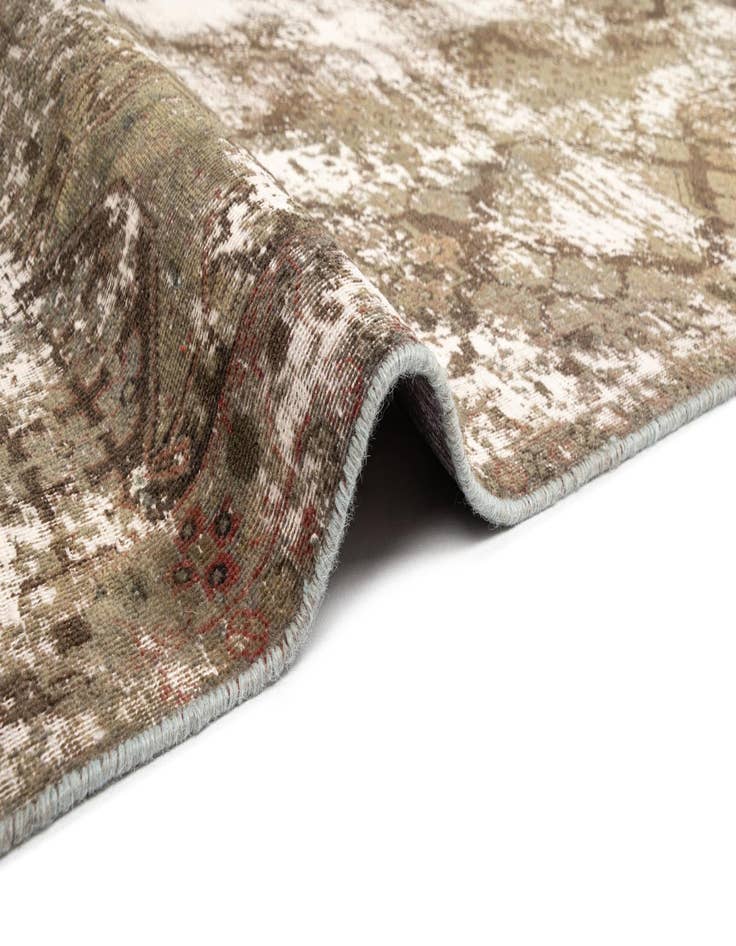 Detail image of 9' 2 x 13' 3 Vintage Royal Rug