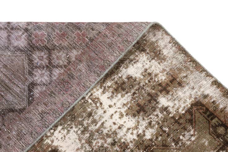 Detail image of 9' 2 x 13' 3 Vintage Royal Rug