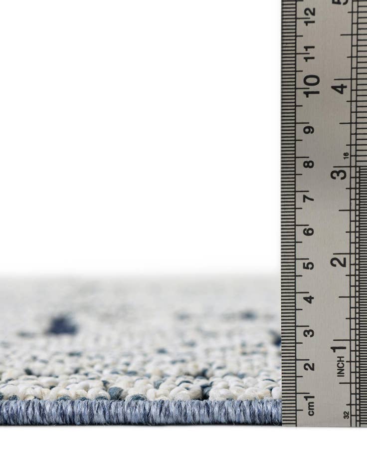 Detail image of 7' 10 x 7' 10 Easy-Clean Traditional Indoor / Outdoor Square Rug