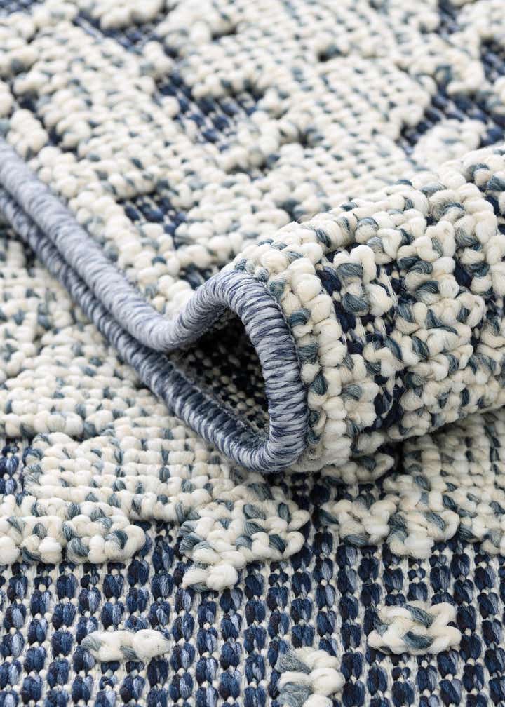 7' 10 x 7' 10 Easy-Clean Traditional Indoor / Outdoor Square Rug