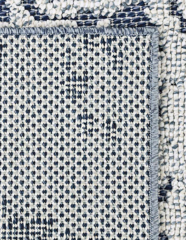7' 10 x 7' 10 Easy-Clean Traditional Indoor / Outdoor Square Rug
