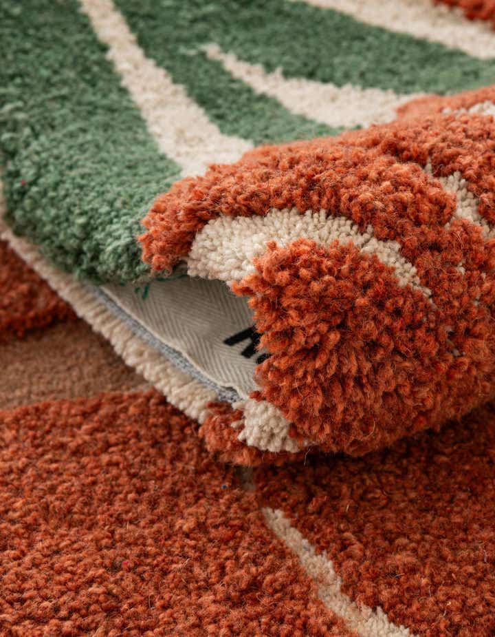 7' 10 x 10' Handtufted Wool Rug