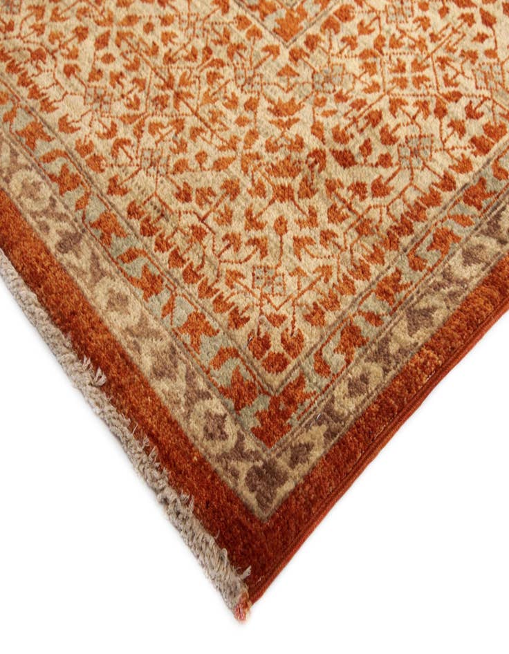 Detail image of 6' 8 x 8' 6 Amina Wool Rug