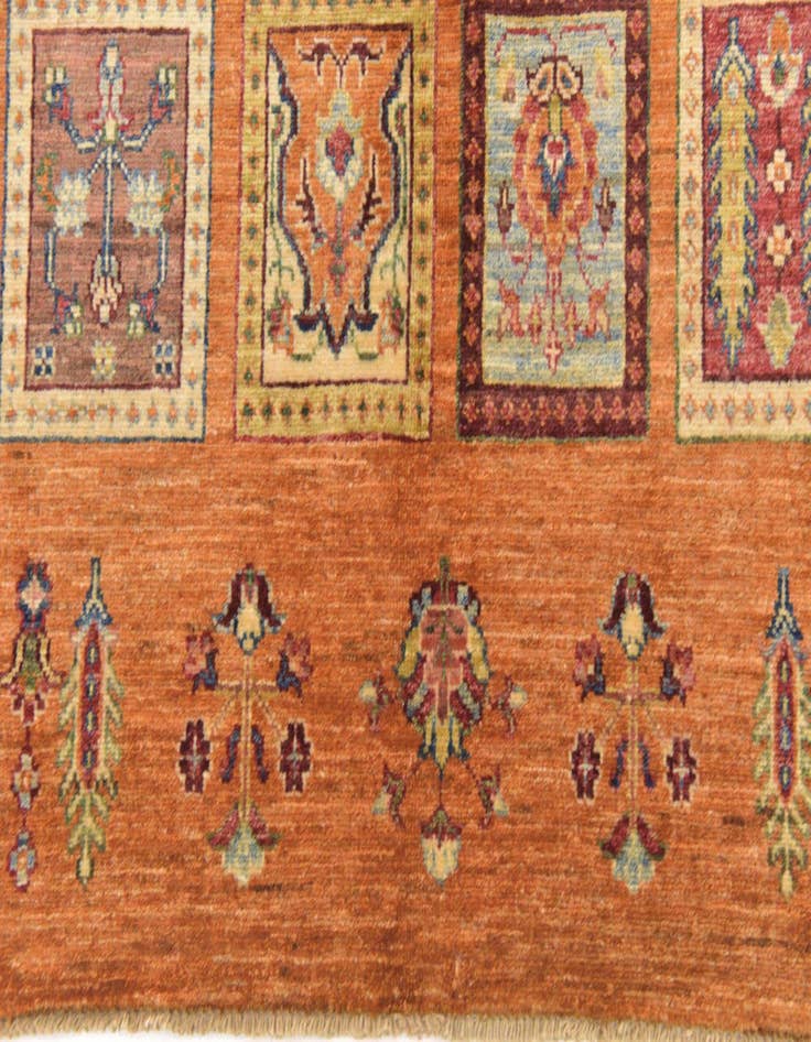 Detail image of 5' 8 x 8' 5 Ariana Rug