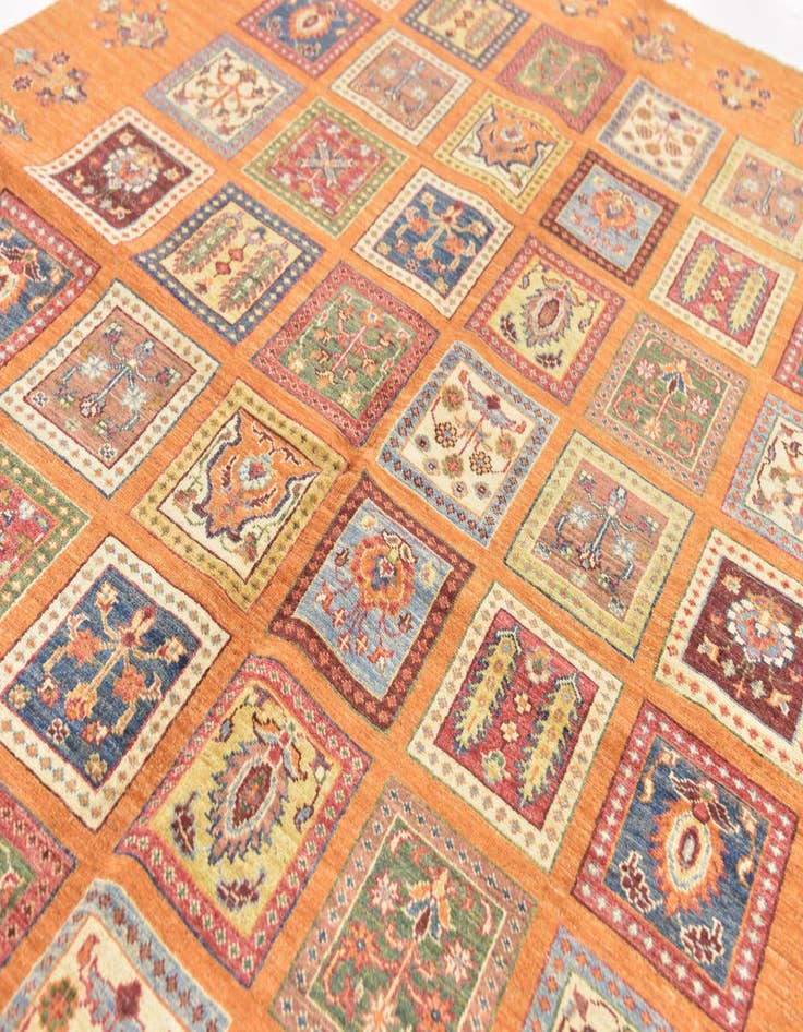 Detail image of 5' 8 x 8' 5 Ariana Rug