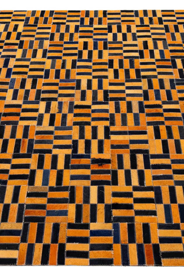 Detail image of 5' 1 x 8' Cowhide - Patchwork Rug