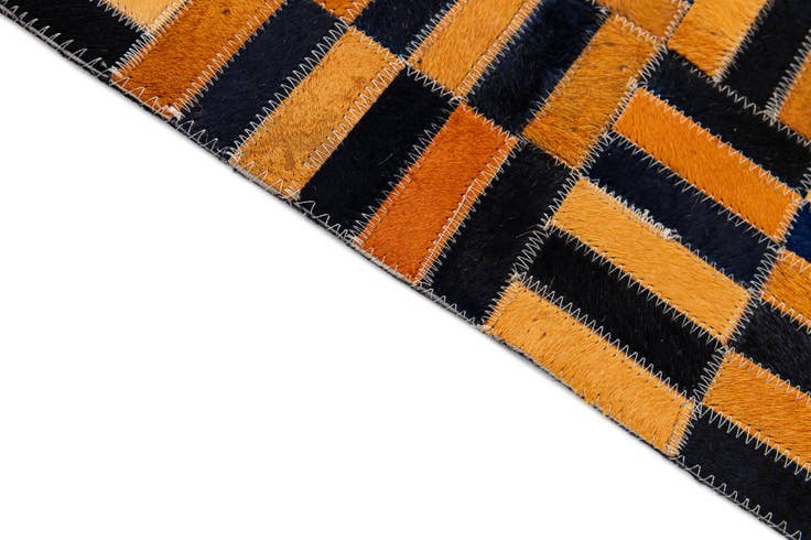 Detail image of 5' 1 x 8' Cowhide - Patchwork Rug