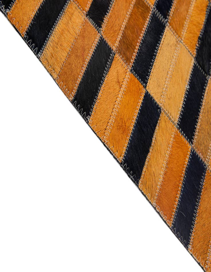 Detail image of 5' 1 x 7' 11 Cowhide - Patchwork Rug