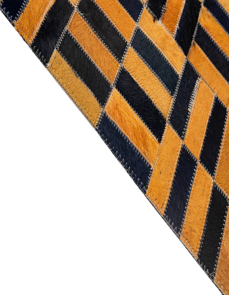 Detail image of 5' 1 x 8' Cowhide - Patchwork Rug