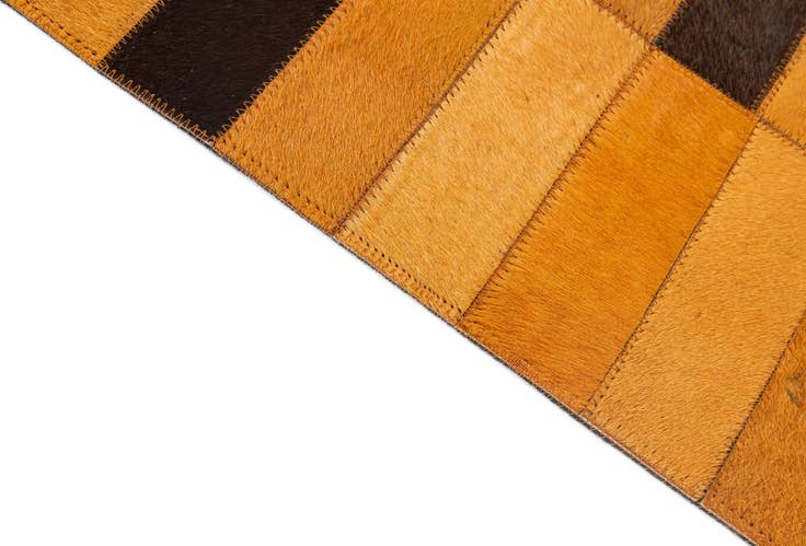 Detail image of 5' 1 x 8' Cowhide - Patchwork Rug