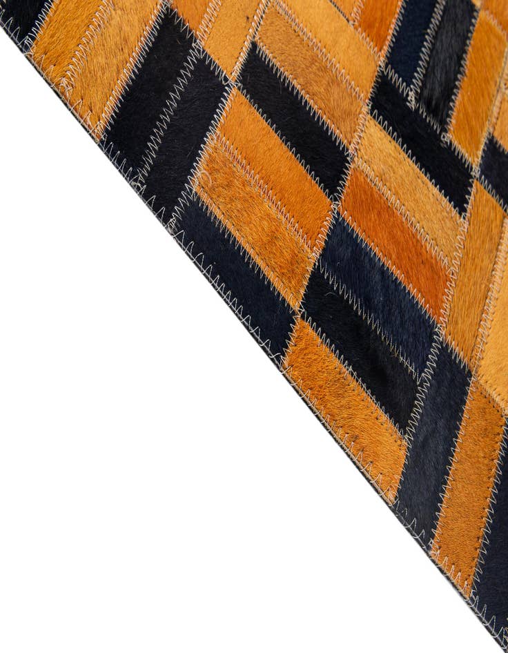 Detail image of 5' 1 x 8' Cowhide - Patchwork Rug