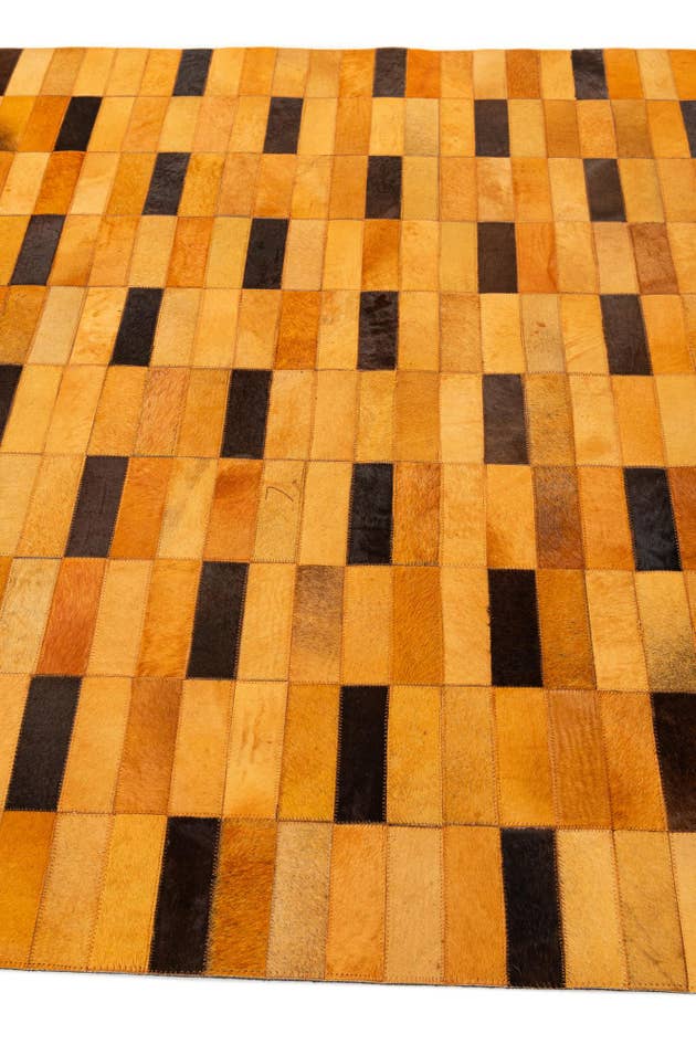 Detail image of 5' 1 x 8' Cowhide - Patchwork Rug