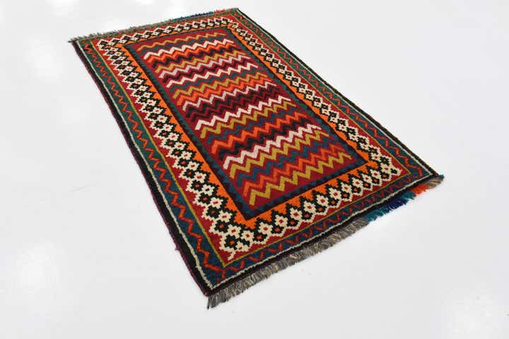 3' 9 x 6' 2 Hand Knotted Ghashghaei Persian Wool Rug