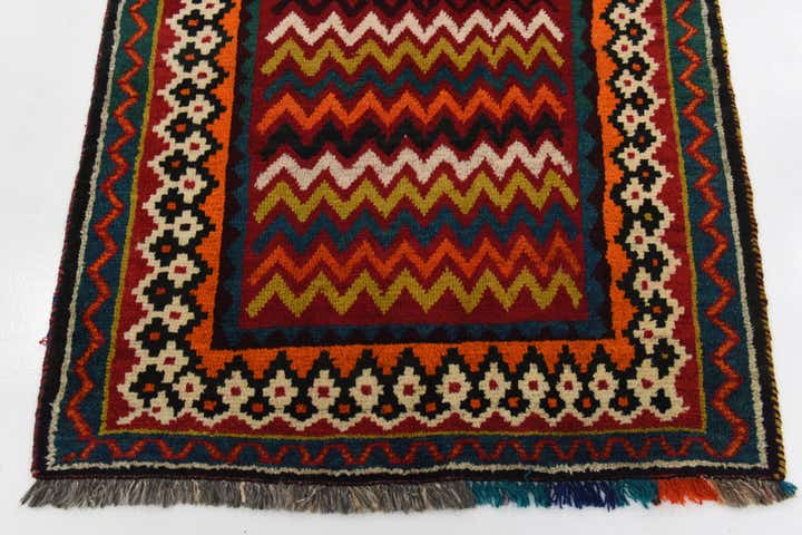 3' 9 x 6' 2 Hand Knotted Ghashghaei Persian Wool Rug