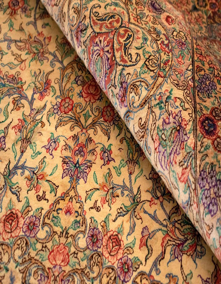Detail image of 4' 4 x 6' 6 Ghom Silk Rug