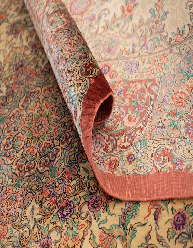 Detail image of 4' 4 x 6' 6 Ghom Silk Rug