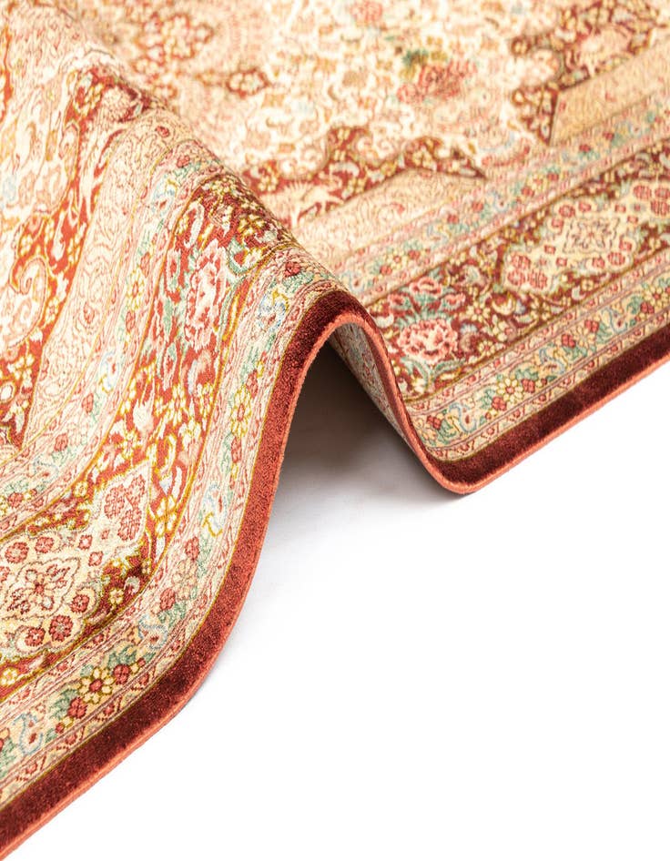 Detail image of 3' 3 x 5' 2 Ghom Silk Rug