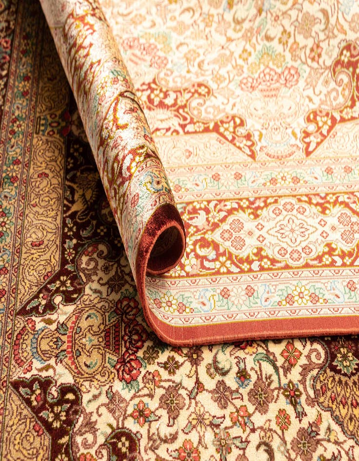 Detail image of 3' 3 x 5' 2 Ghom Silk Rug