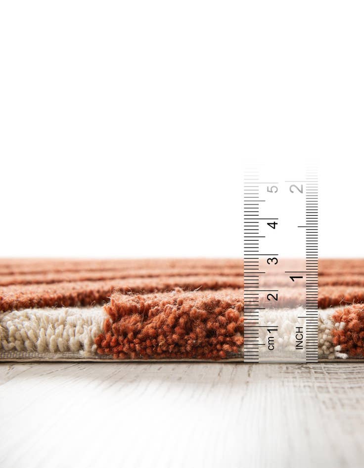 Detail image of 5' 1 x 8' Handtufted Wool Rug