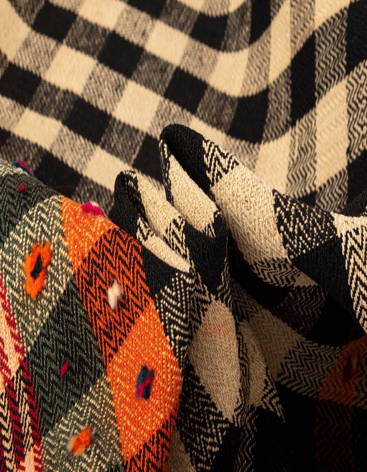 Detail image of 4' 11 x 7' Jajim Wool Rug