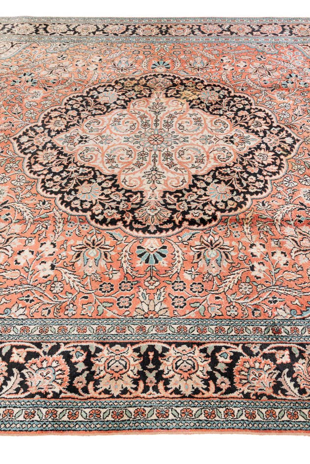 Detail image of 6' 11 x 9' 10 Hand Knotted Kashmir Oriental Rug