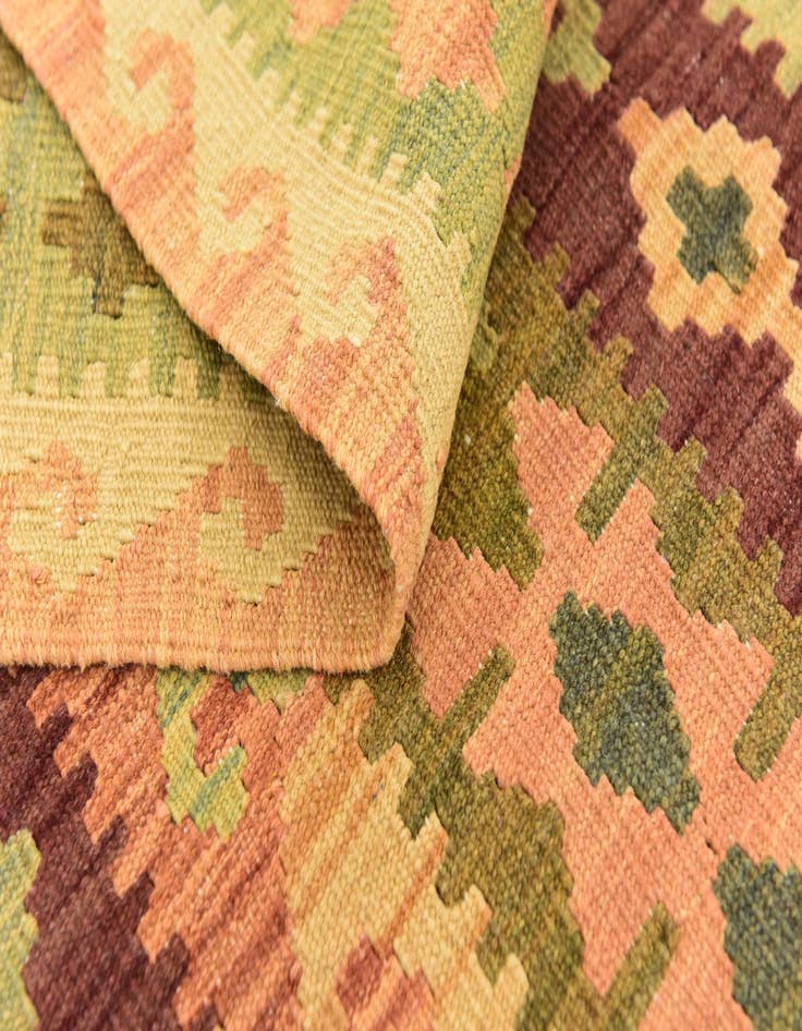 Detail image of 4' 5 x 6' 5  Hand Woven Kilim Waziri Wool Rug