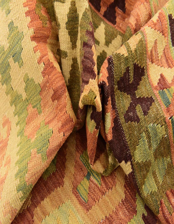 Detail image of 4' 5 x 6' 5  Hand Woven Kilim Waziri Wool Rug