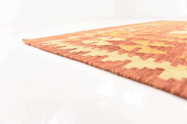 Detail image of 4' 7 x 6' 7 Hand Woven Kilim Waziri Wool Rug