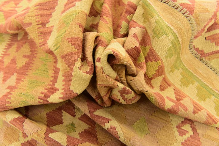 Detail image of 6' 4 x 9' 9 Hand Woven Kilim Waziri Wool Rug