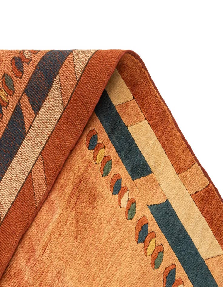 Detail image of 4' 3 x 5' 10  Hand Knotted Shiraz-Gabbeh Persian Wool Rug