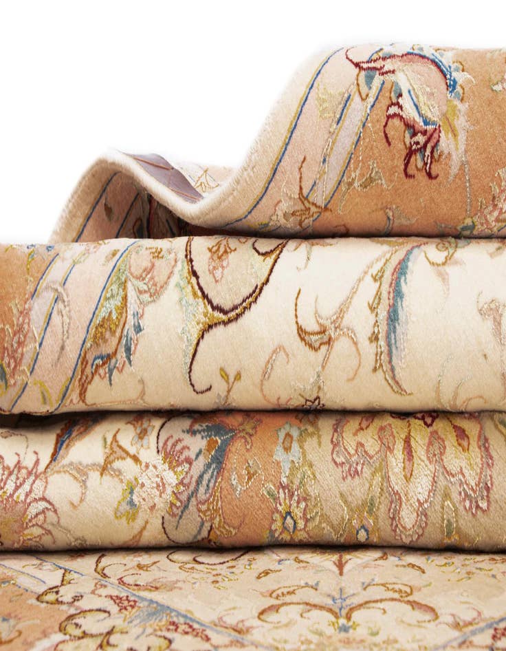 Detail image of 4' 9 x 7' 1 Tabriz Rug